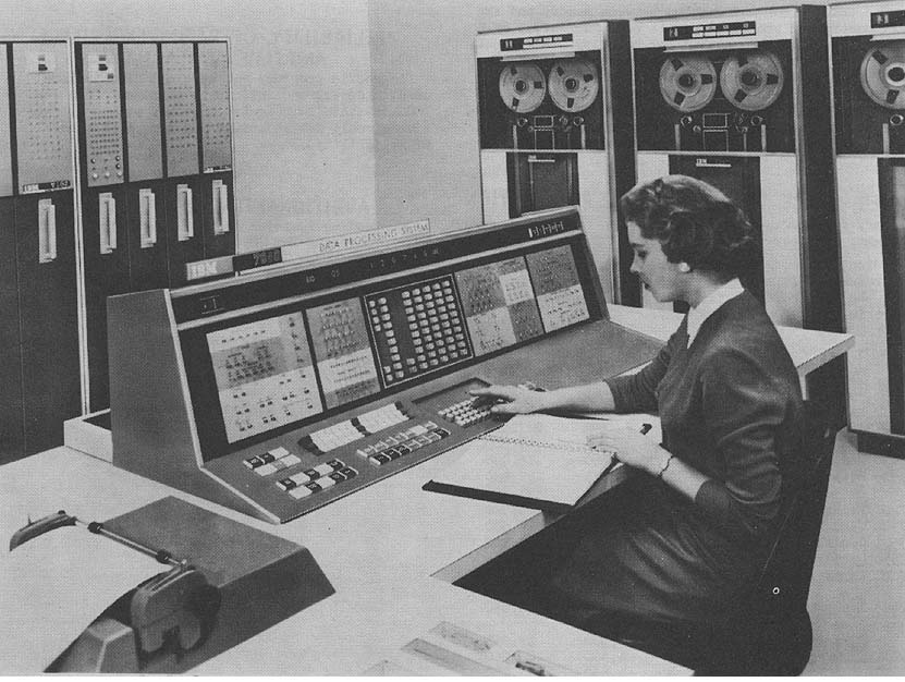 Третье поколение эвм фото. IBM 2 поколения. IBM 3 поколение. 3 Поколение ЭВМ IBM. Компьютеры IBM второго поколения.